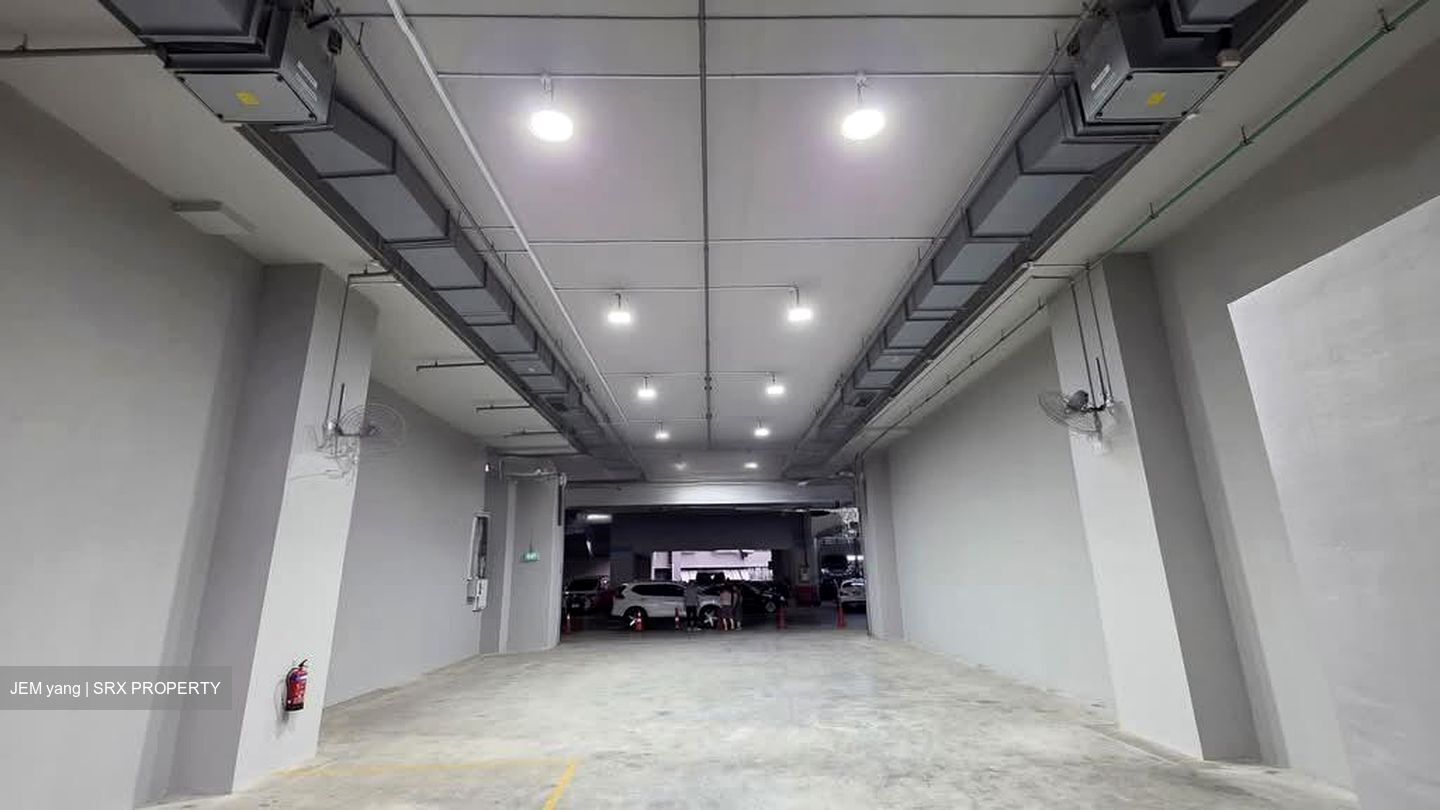 Carros Centre (D25), Factory #547234601
